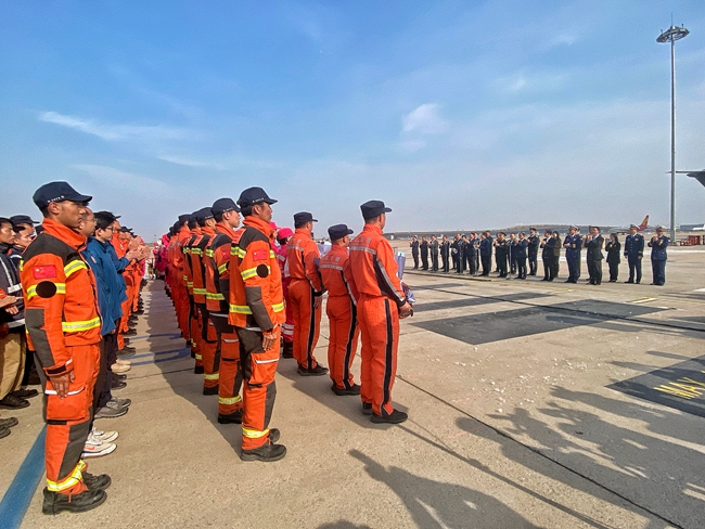 中國(guó)救援隊(duì)伍完成緬甸地震救援任務(wù)平安回國(guó)